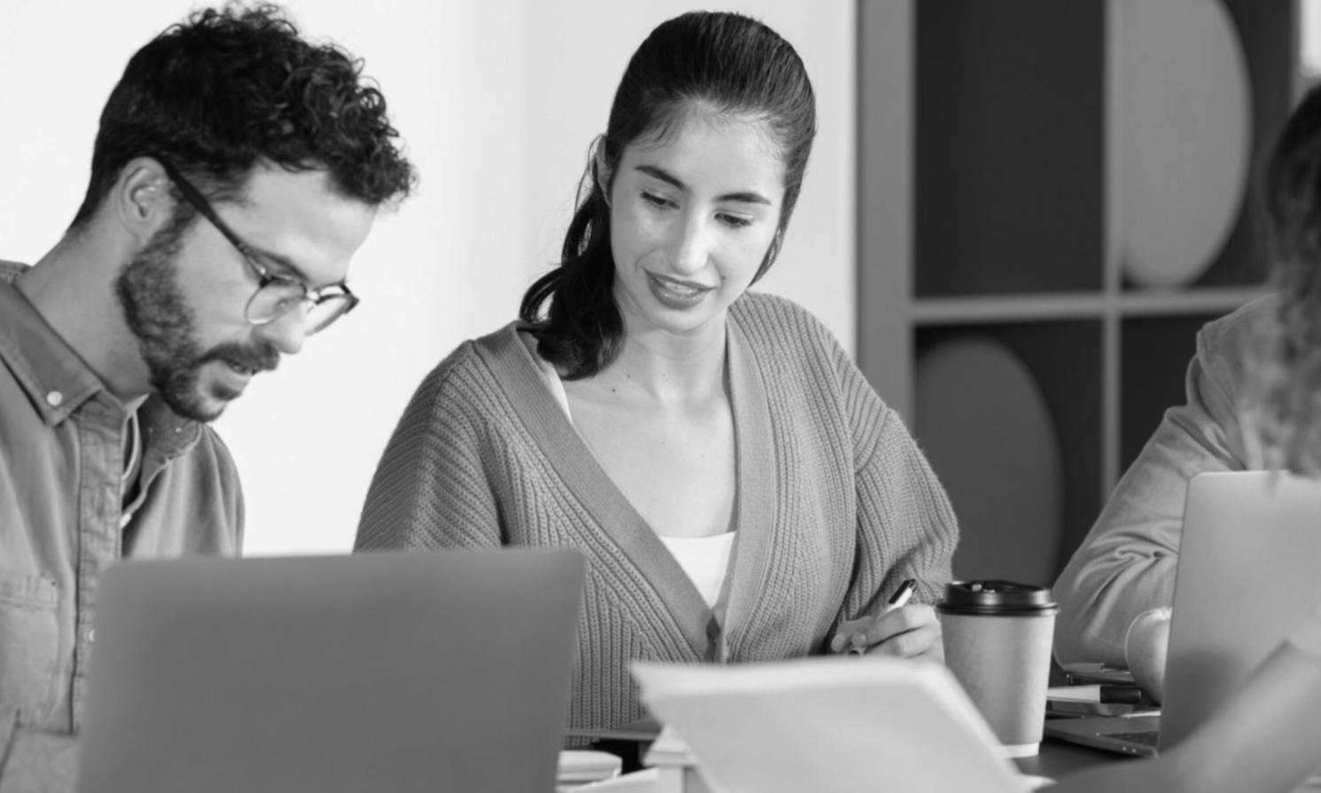 Personne travaillant sur ses finances personnelles